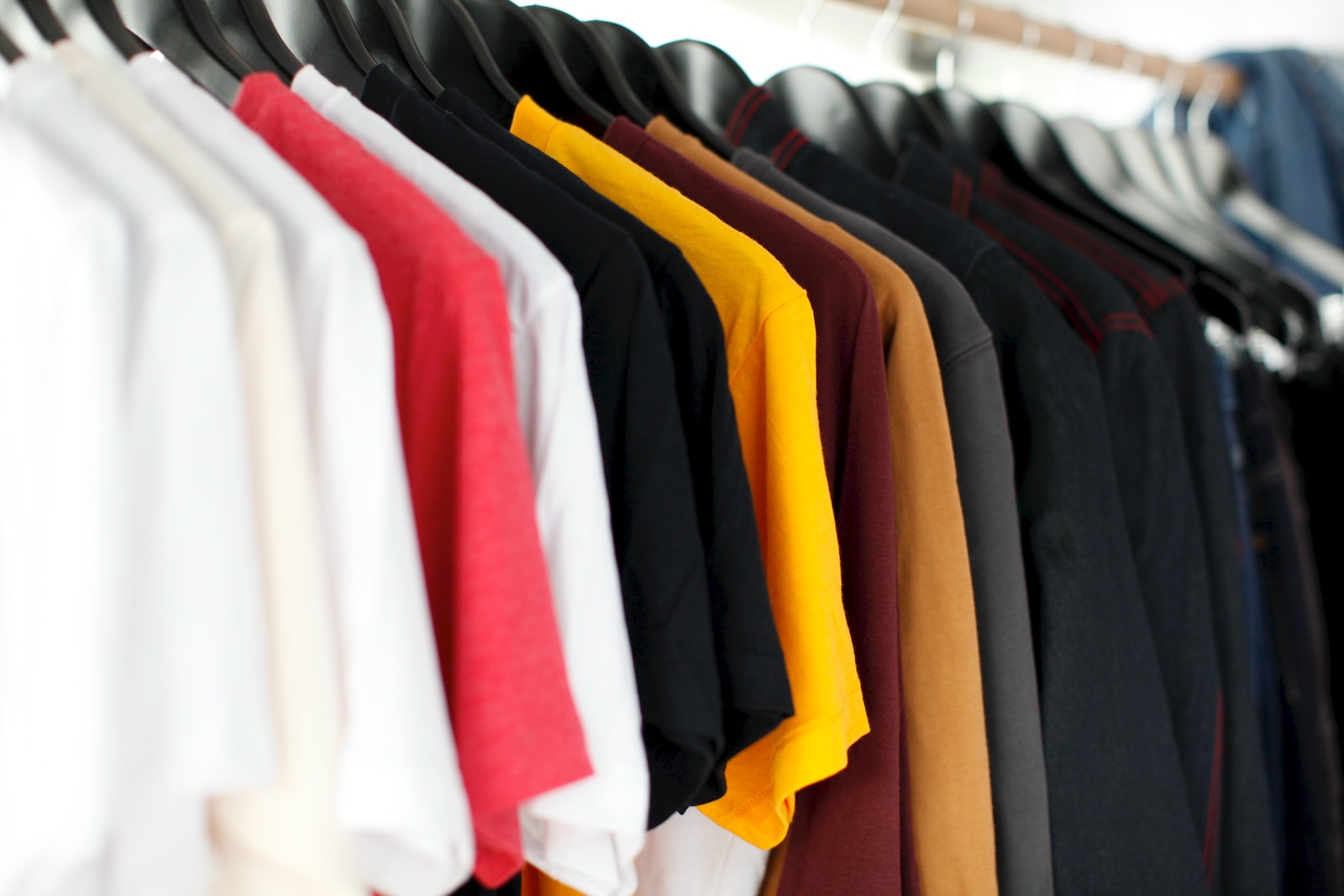 Mode und Identität: Selbstausdruck durch Kleidung - Stylemarks.de